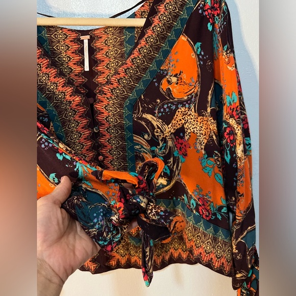 Free People Catch Me If You Can Top Blouse Purple Floral Tie Cuffs Cropped Small - Picture 8 of 15